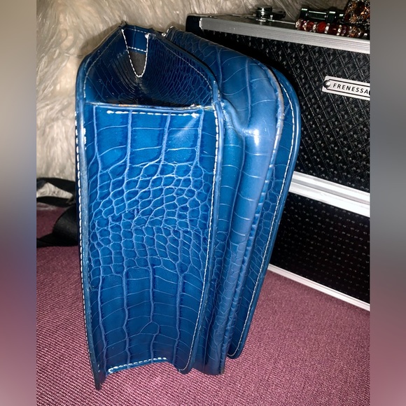 💎 Urban Outfitter’s💎Crossbody bag💎Mediana💎Blue Navy 💎#BLUE - Picture 4 of 16